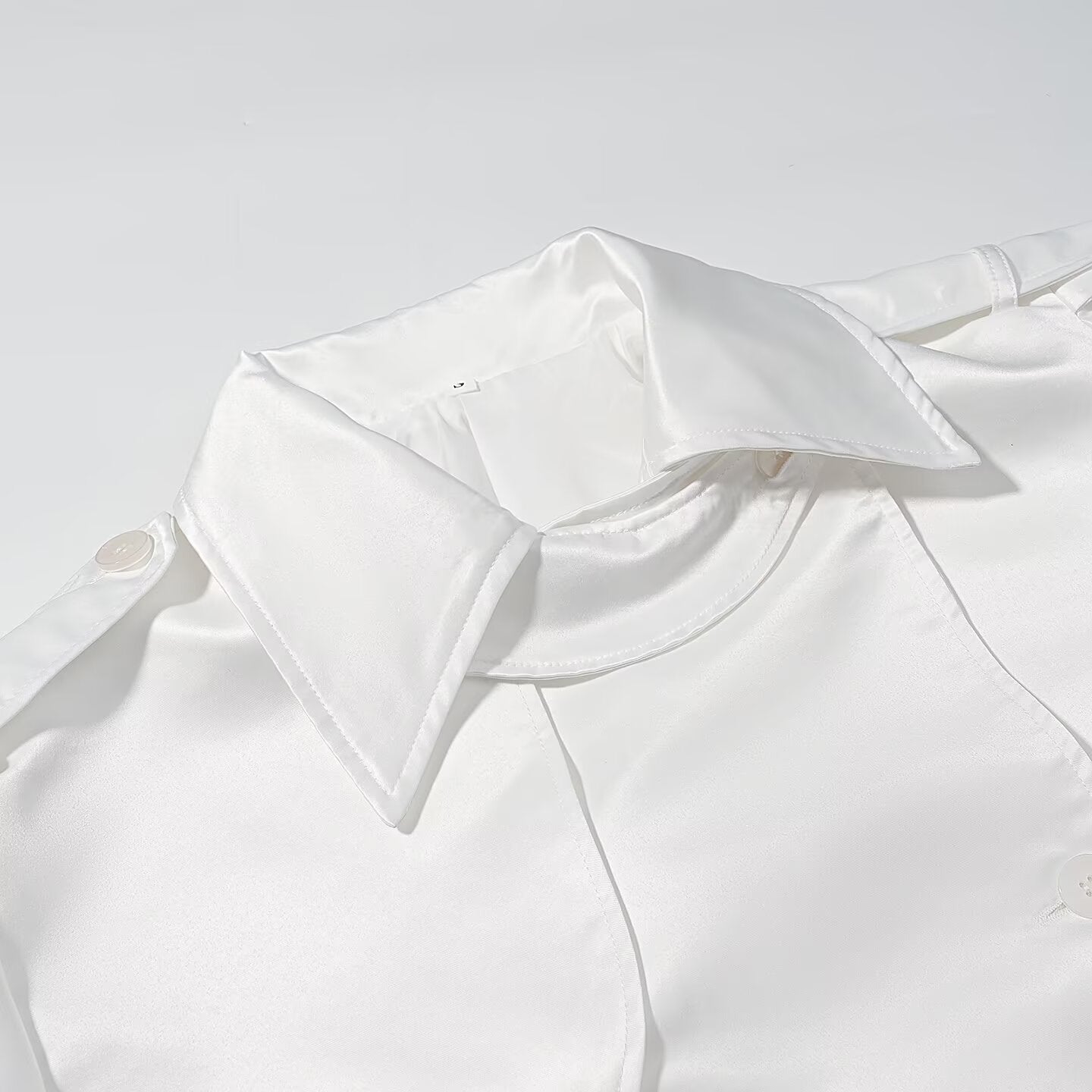 Long sleeved white double breasted loose jacket for women